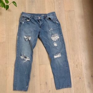 Zara Destroyed Denim - relax fix/ medium rise